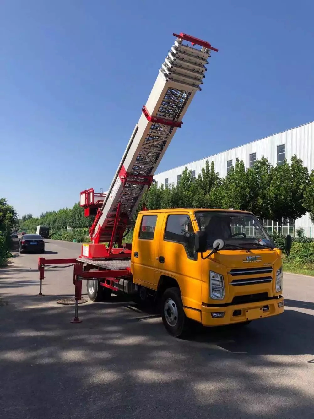 泰州姜堰附近的云梯车出租服务：轻松解决高空作业需求