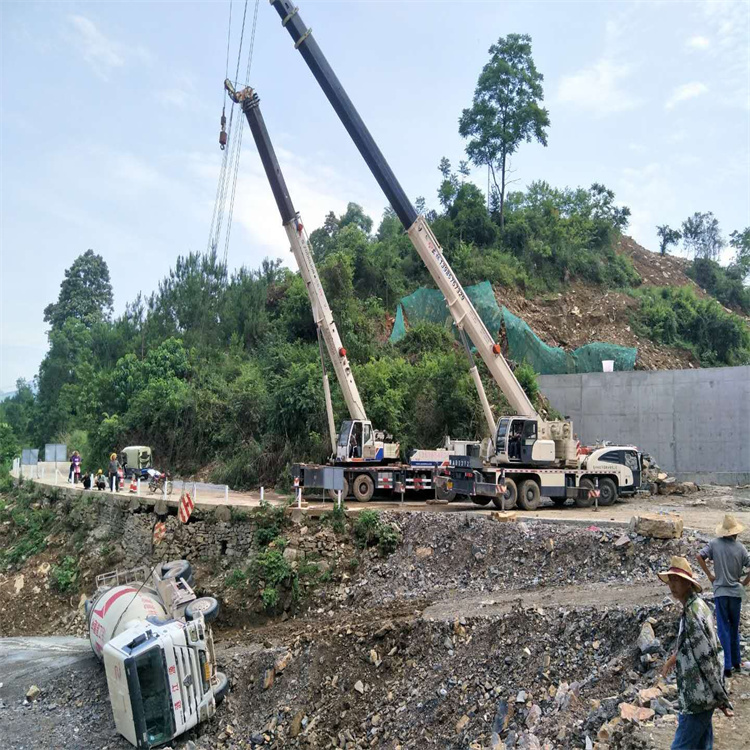 泰州姜堰汽车掉沟里叫吊车救援要多少钱